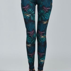 NOLI dragonfly lush gold foil palm leaf yoga workout set top and leggings